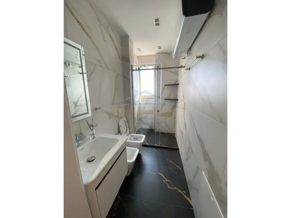 Durres, jepet me qera apartament 2+1 Kati 2, 98 m² 420 € 