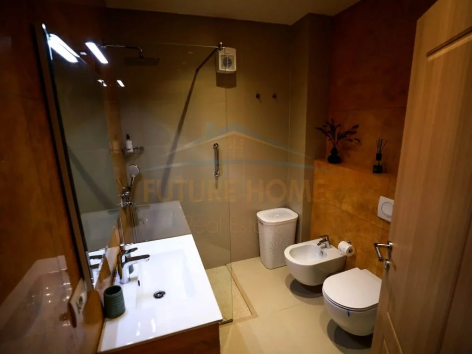 Tirane, jepet me qera apartament 2+1+Ballkon Kati 2, 80 m² 1.000 € 