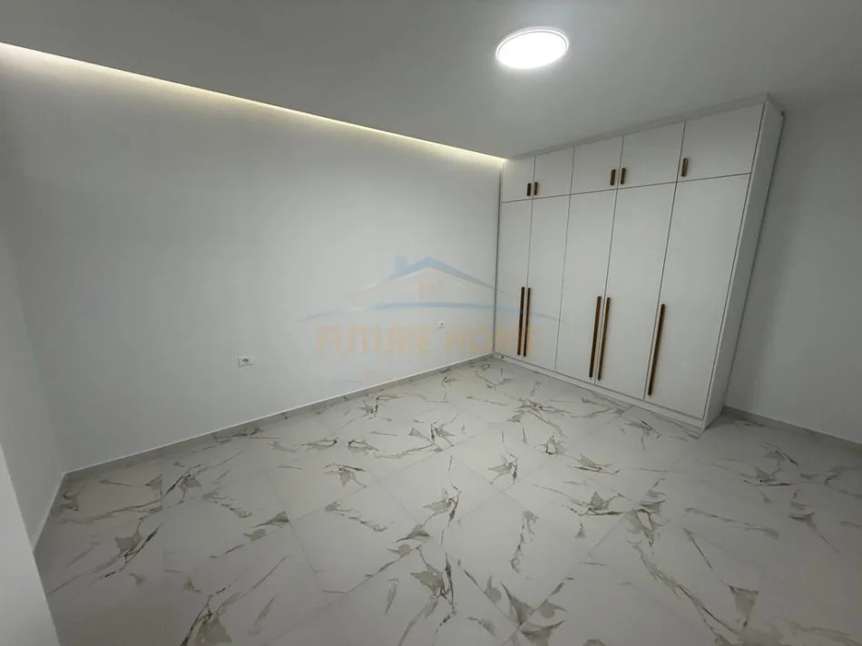 Pogradec, jepet me qera shtepi 1+1 Kati 1, 65 m² 180 € (Përroi i Çaprazit)