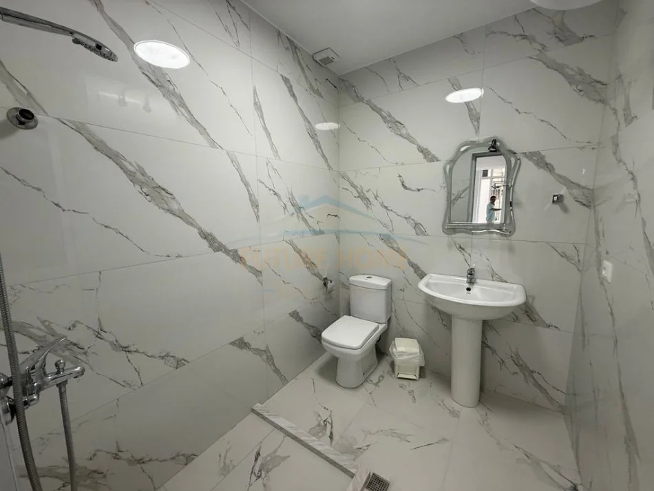 Pogradec, jepet me qera shtepi 1+1 Kati 1, 65 m² 180 € (Përroi i Çaprazit)