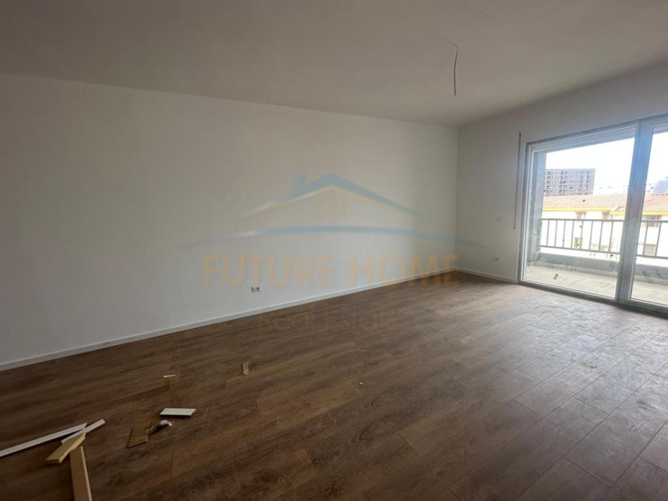 Tirane, shes apartament 2+1+Ballkon Kati 3, 106 m² 169.800 € (5 Maji)