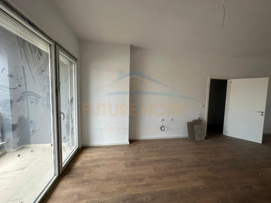 Tirane, shes apartament 2+1+Ballkon Kati 3, 106 m² 169.800 € (5 Maji)