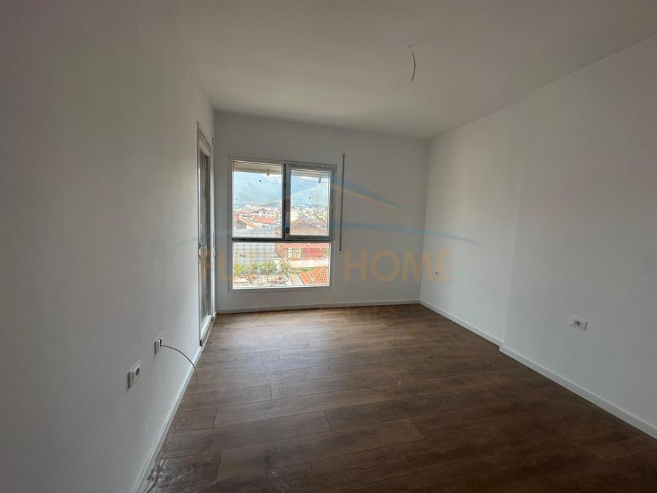 Tirane, shes apartament 2+1+Ballkon Kati 3, 106 m² 169.800 € (5 Maji)