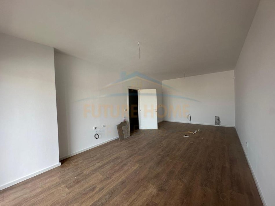 Tirane, shes apartament 2+1+Ballkon Kati 3, 106 m² 169.800 € (5 Maji)
