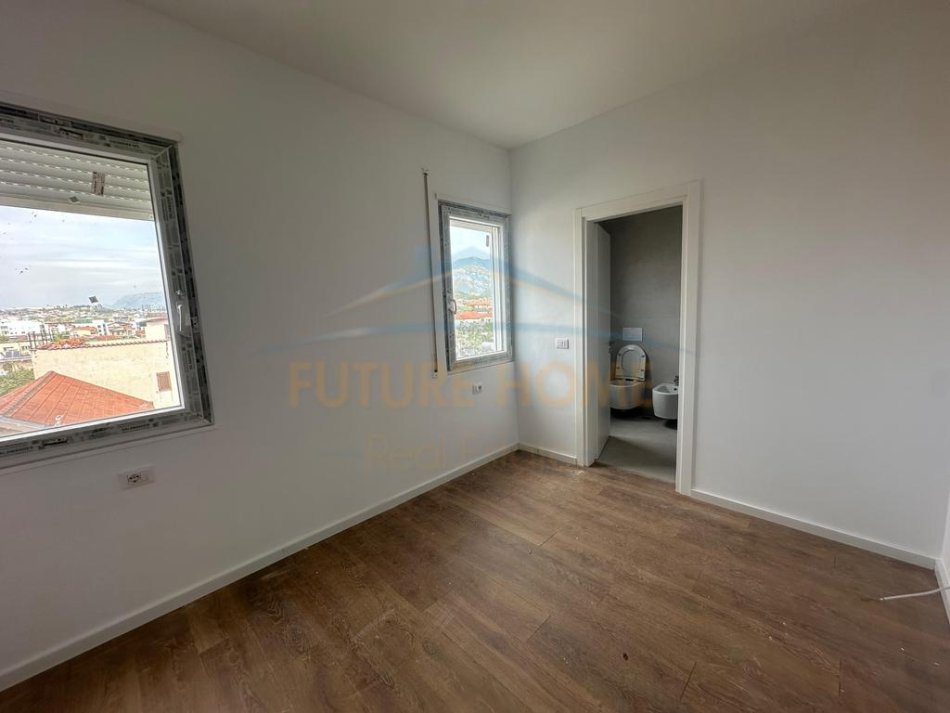 Tirane, shes apartament 2+1+Ballkon Kati 3, 106 m² 169.800 € (5 Maji)