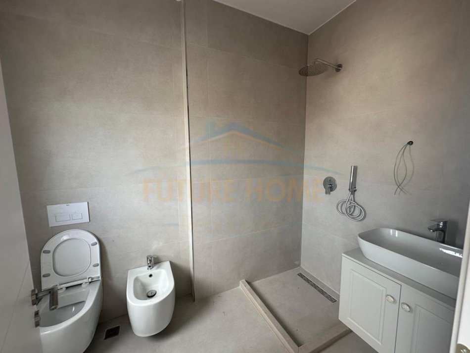 Tirane, shes apartament 2+1+Ballkon Kati 3, 106 m² 169.800 € (5 Maji)