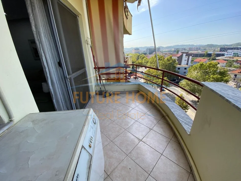 Tirane, jepet me qera apartament 1+1 Kati 6, 75 m² 500 € (Kthesa e Kamzës , Pallatet e verdha.)