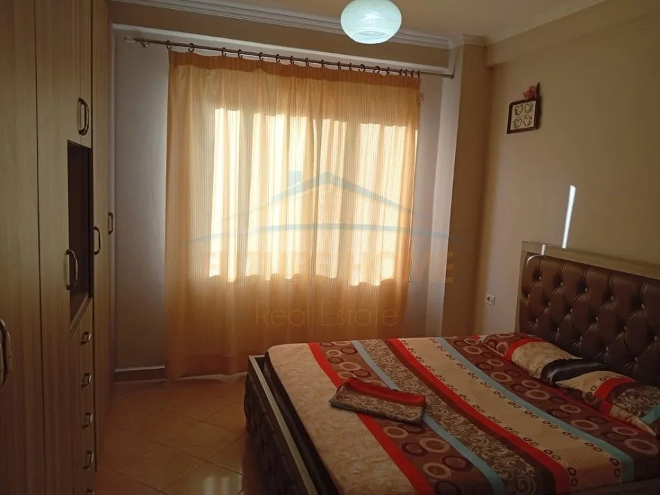 Durres, jepet me qera apartament 2+1+Ballkon Kati 2, 82 m² 400 € (Plazh Rrota Kuqe, Durrës)
