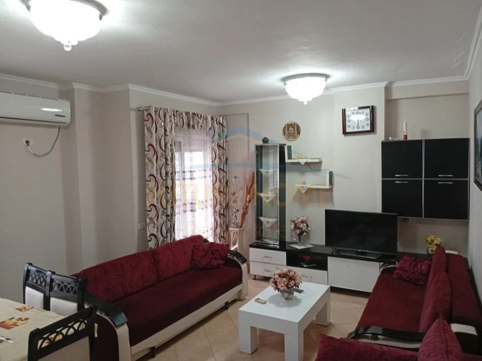 Durres, jepet me qera apartament 2+1+Ballkon Kati 2, 82 m² 400 € (Plazh Rrota Kuqe, Durrës)