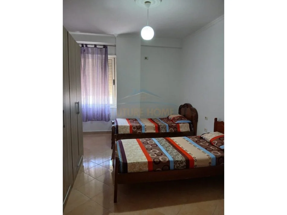 Durres, jepet me qera apartament 2+1+Ballkon Kati 2, 82 m² 400 € (Plazh Rrota Kuqe, Durrës)