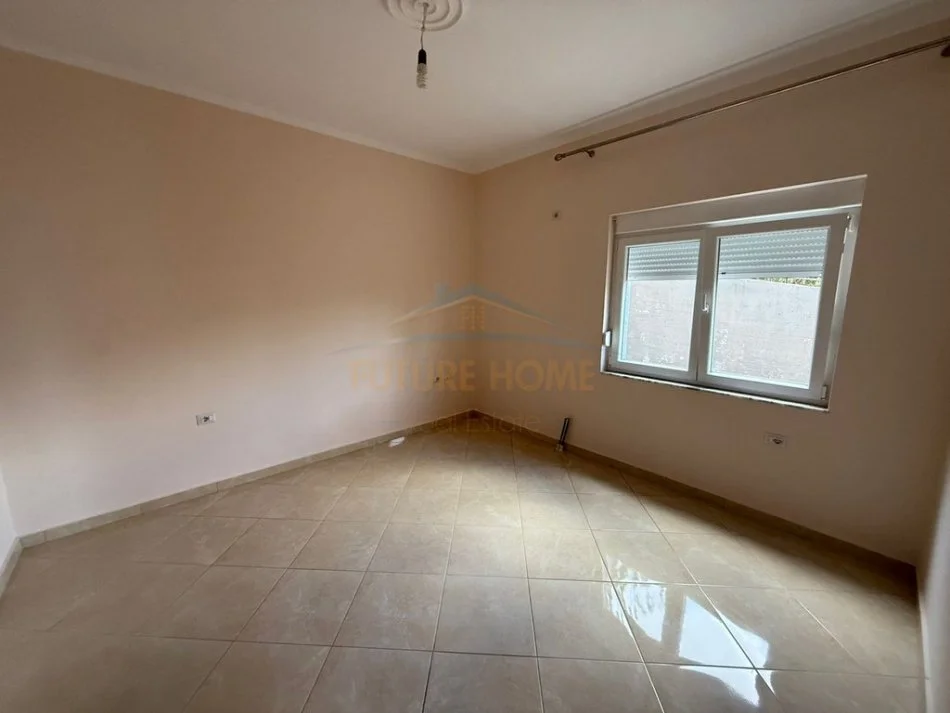 Pogradec, jepet me qera shtepi 1+1+Ballkon Kati 2, 65 m² 180 € (Përroi Caprazit , Pogradec)