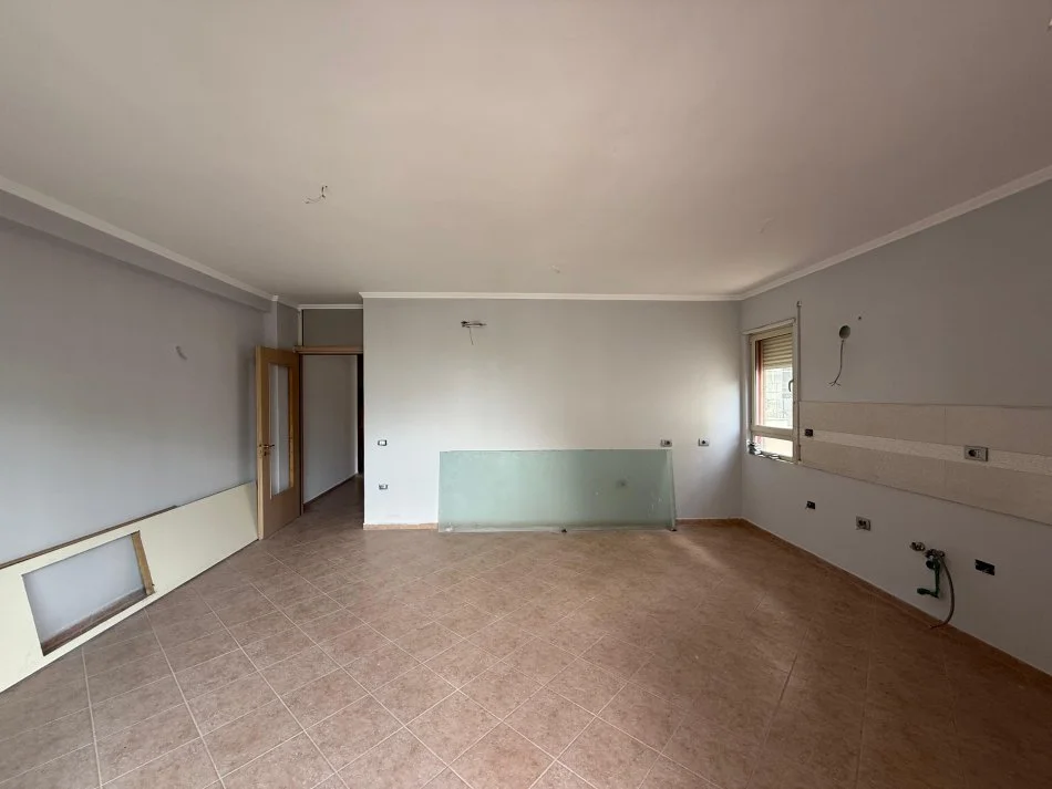 Shqiperi, shitet apartament 2+1 Kati 4, 100 m² 222.000 € (LIQENI I THATE)