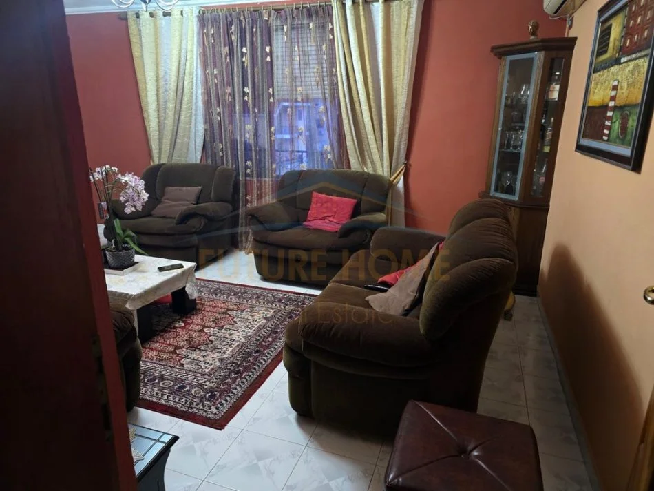 Tirane, shitet apartament 1+1+Ballkon Kati 4, 44 m² 106.000 € (Selvia)