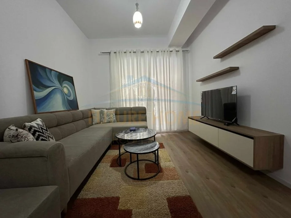 Tirane, jepet me qera apartament 1+1 Kati 4, 61 m² 450 € 