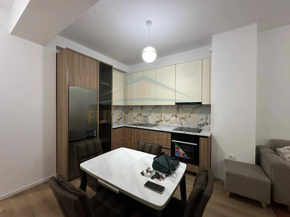 Tirane, jepet me qera apartament 1+1 Kati 4, 61 m² 450 € 
