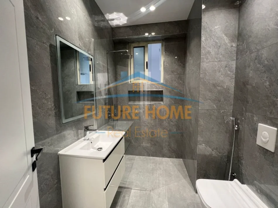 Tirane, jepet me qera apartament 2+1+Ballkon Kati 3, 124 m² 1.000 € (Zogu i zi)