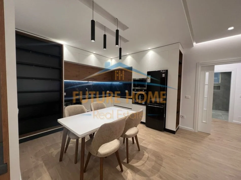 Tirane, jepet me qera apartament 2+1+Ballkon Kati 3, 124 m² 1.100 € (Zogu i Zi)