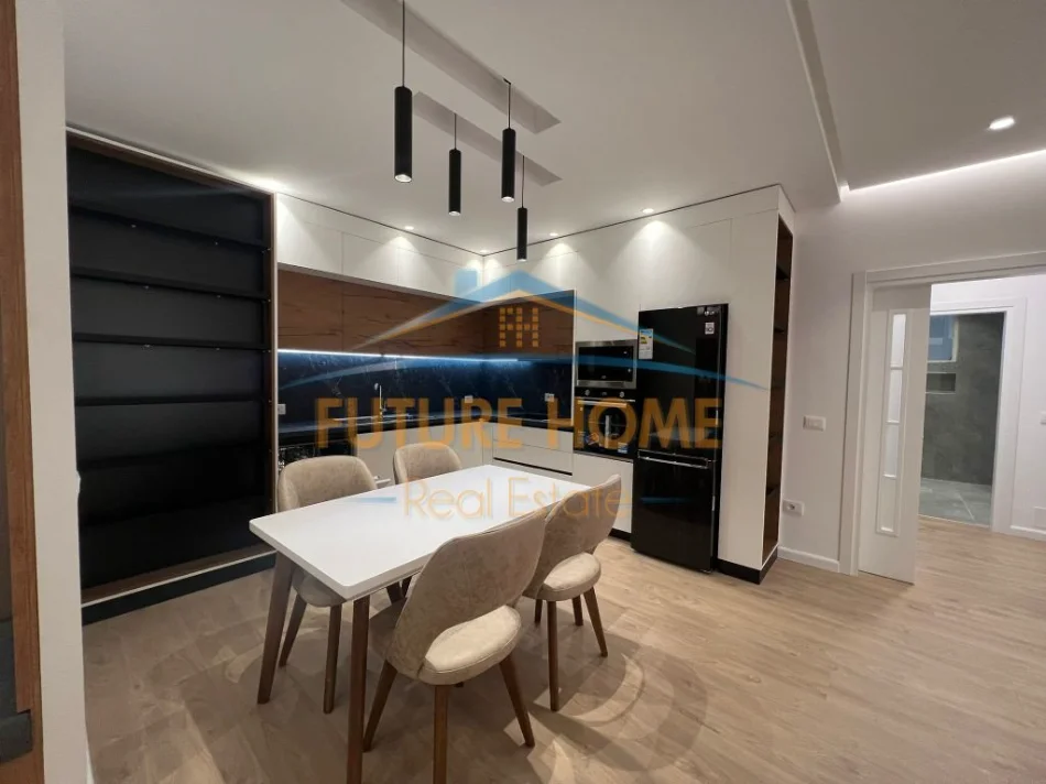 Tirane, jepet me qera apartament 2+1+Ballkon Kati 3, 124 m² 1.000 € (Zogu i zi)