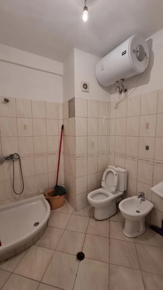 Tirane, jepet me qera apartament 2+1 Kati 2, 77 m² 600 € 