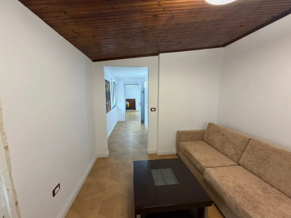 Tirane, shitet apartament 2+1 , 143 m² (Tirana e re)