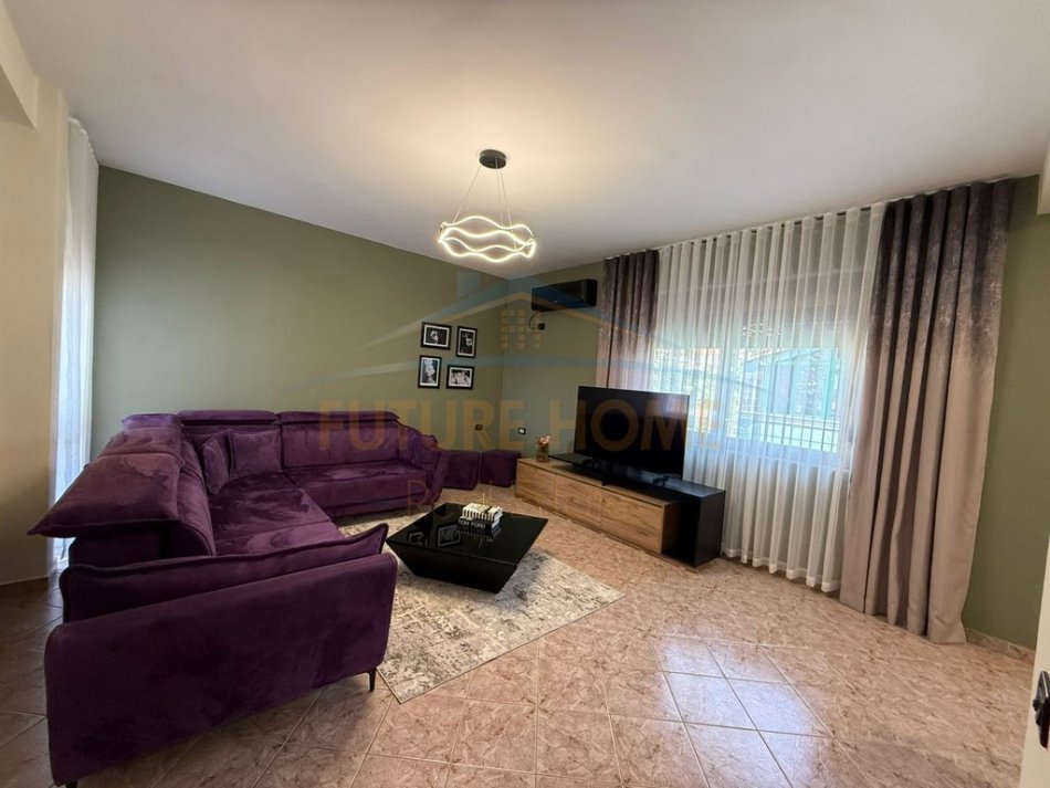 Tirane, jepet me qera apartament 2+1 Kati 3, 146 m² 600 € (8VQ2+H34 Tiranë, Albania)