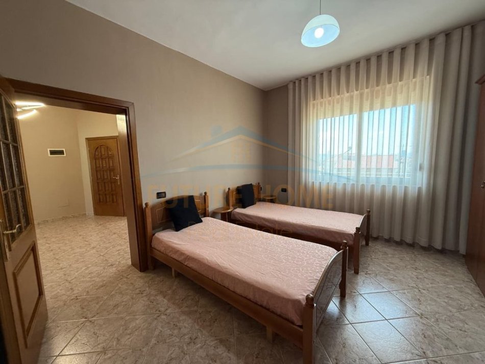 Tirane, jepet me qera apartament 2+1 Kati 3, 146 m² 600 € (8VQ2+H34 Tiranë, Albania)
