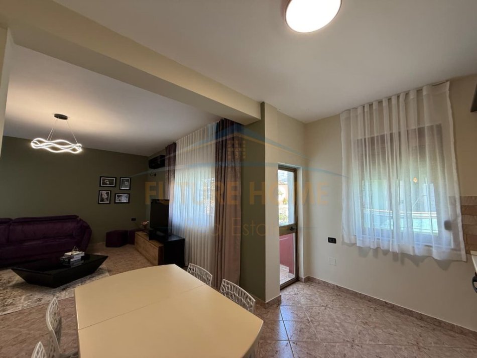 Tirane, jepet me qera apartament 2+1 Kati 3, 146 m² 600 € (8VQ2+H34 Tiranë, Albania)