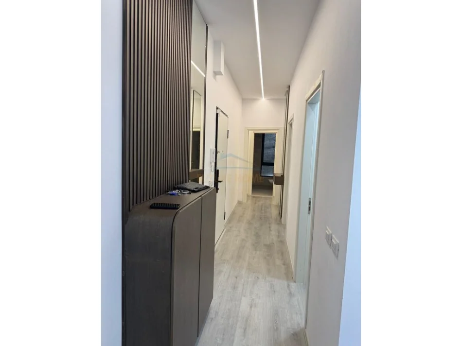 jap me qera apartament 2+1+Ballkon+ 2 POSTE PARKIMI , Kati 1, 108 m² 850 € (ISH DOGANA)