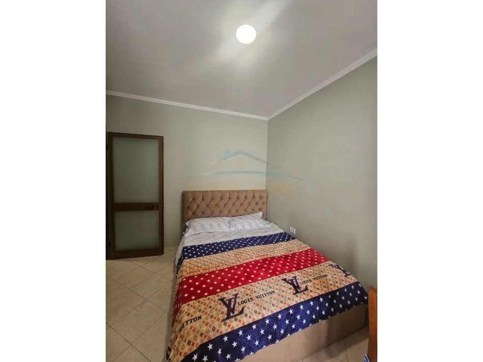 Durres, jepet me qera garsonier Kati 4, 250 € 