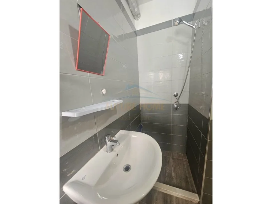 Durres, jepet me qera garsonier Kati 4, 250 € 