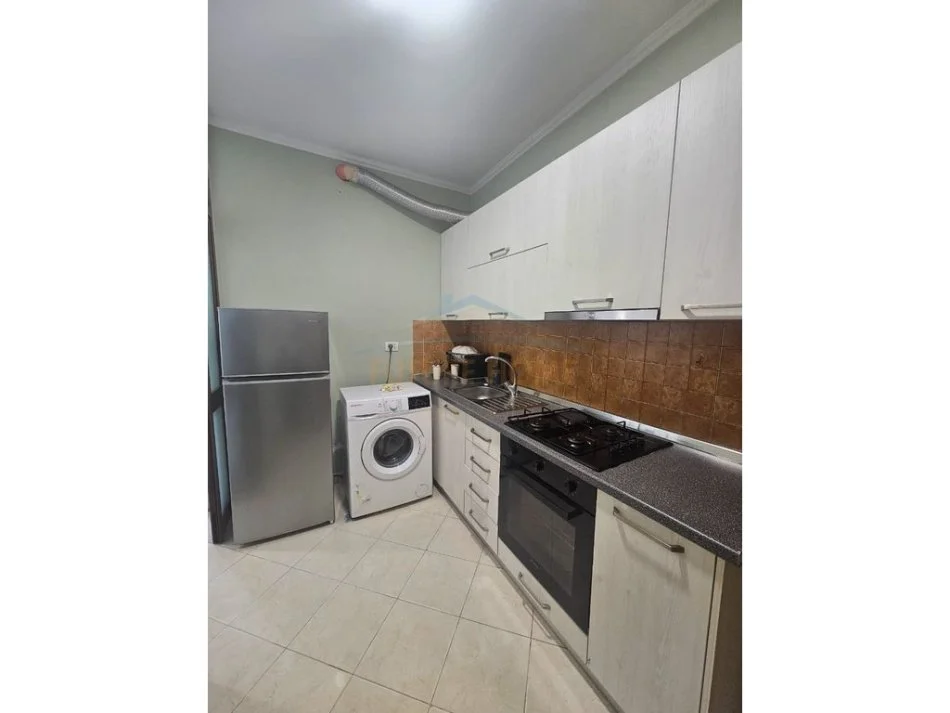 Durres, jepet me qera garsonier Kati 4, 250 € 