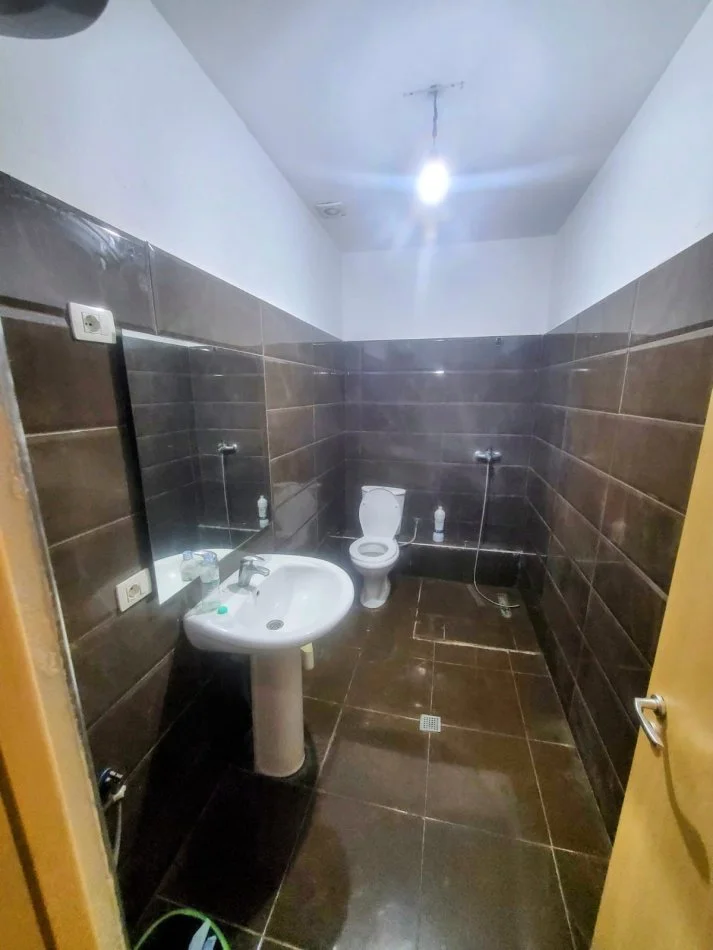 Tirane, jepet me qera apartament 2+1 Kati 1, 90 m² 450 € (Kodra e Diellit)
