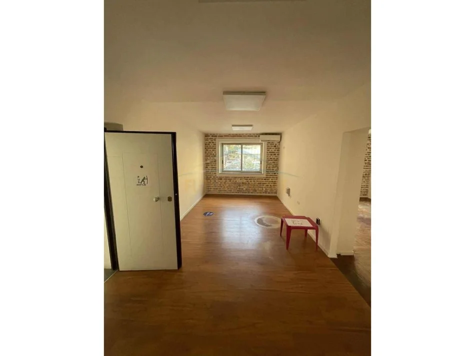 Tirane, jepet me qera apartament Kati 1, 130 m² 1.000 € 