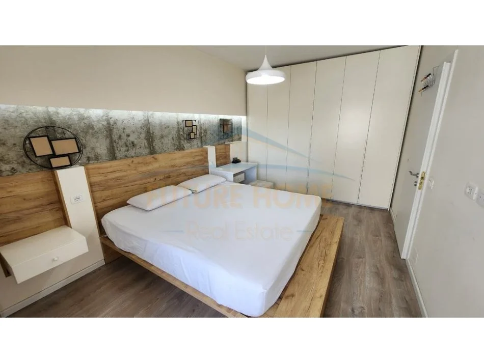Tirane, jepet me qera apartament 1+1 Kati 8, 79 m² 700 € (KOMPLEKSI KONTAKT)
