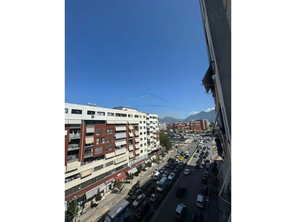 Qera , Apartament 2+1+2 ,Unaza e Re, pranë Rotondos, Tiranë