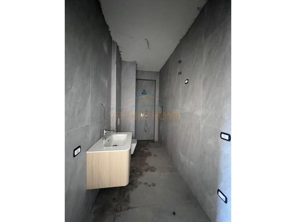 Tirane, shitet apartament 1+1+Ballkon Kati 10, 76 m² (Kompleksi Golden Park, pranë Spitalit Amerikan 3) 115.000 euro