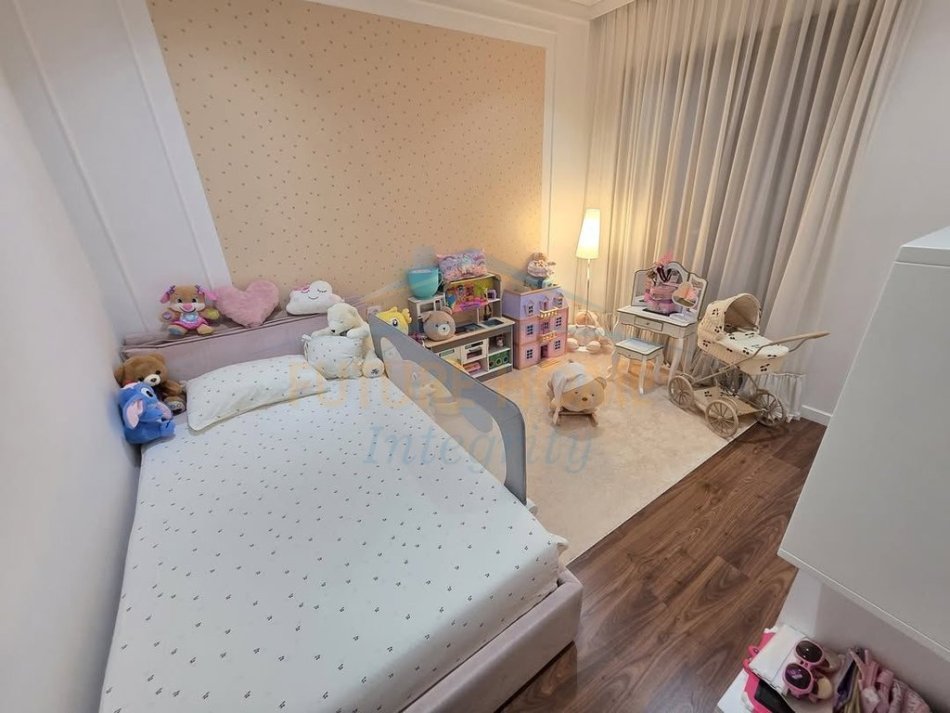 Tirane, shitet apartament 3+1 Kati 8, 201.53 m² 750.000 € (Kompleksi Delijorgji, Rruga e Kavajes)
