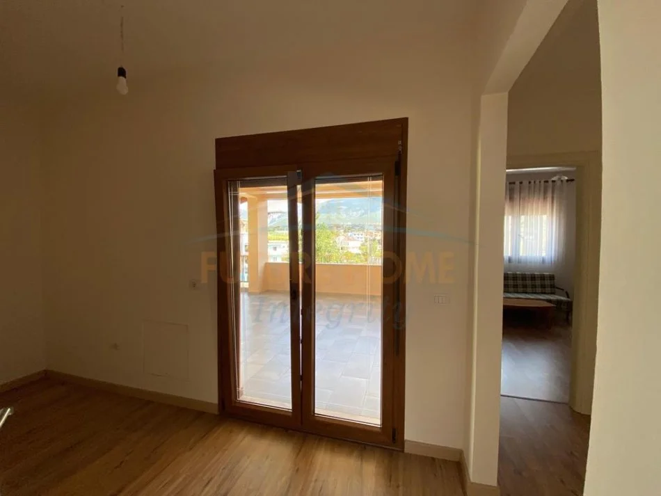 Tirane, jepet me qera Duplex Kati 2&3, 155 m² 1.100 € (Ali Demi)