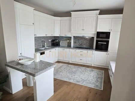 Tirane, jepet me qera apartament 2+1 Kati 1, 140 m² 1.000 € 