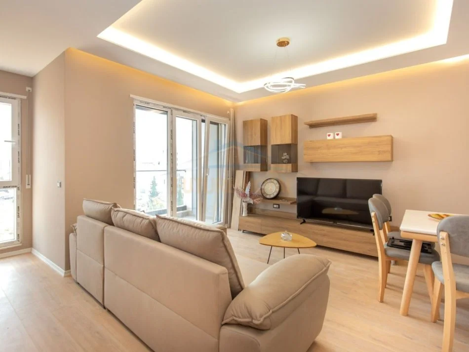 Tirane, jepet me qera apartament 1+1 Kati 6, 57 m² 650 € 