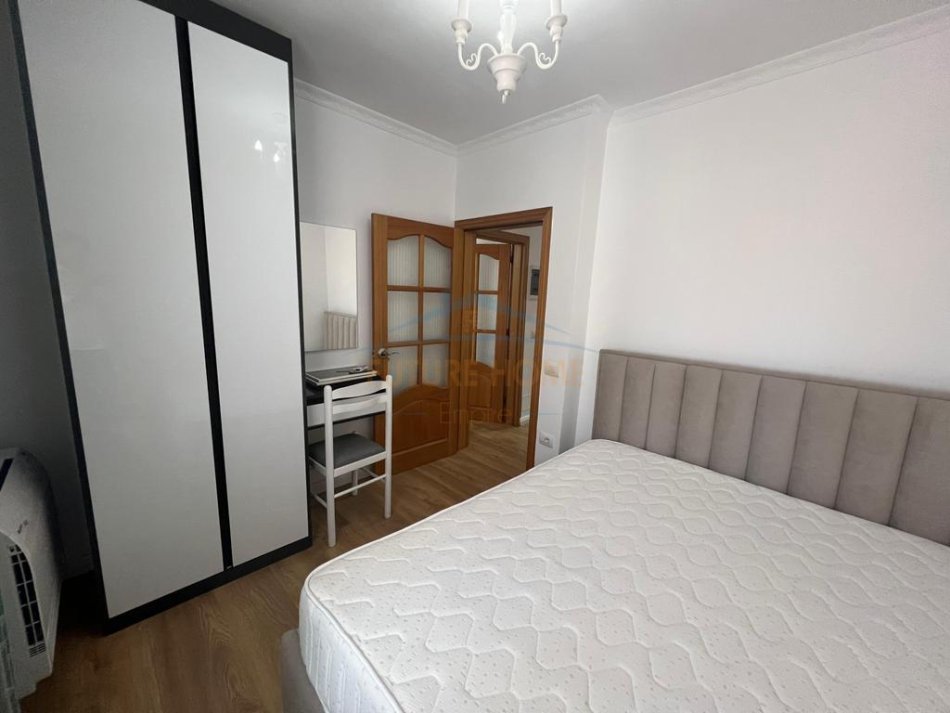 Tirane, jepet me qera apartament 3+1 Kati 1, 111 m² 900 € 