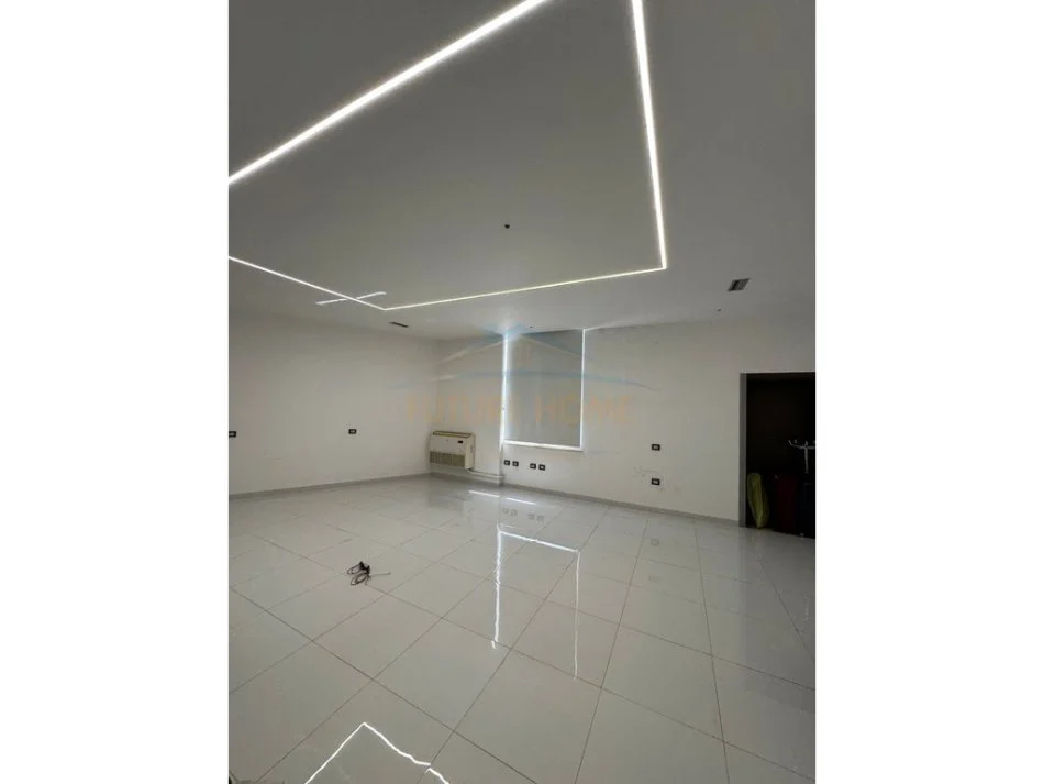 Tirane, jepet me qera ambjent biznesi Kati 1, 300 m² 4.000 € 