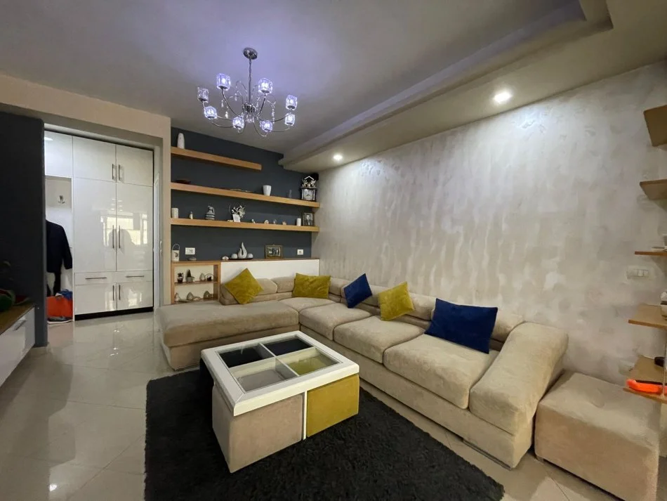 Tirane, jepet me qera apartament 2+1+Aneks Kati 5, 100 m² 550 € (Rruga Sokrat Miho)