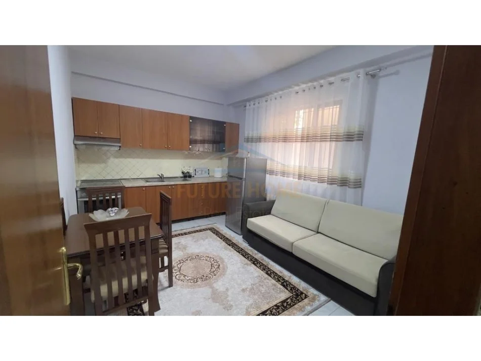 Tirane, jepet me qera shtepi 2+1 Kati 1, 72 m² 600 € 