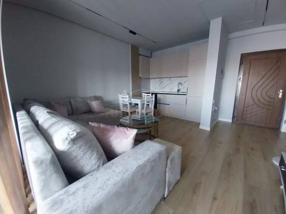 Tirane, jepet me qera garsonier 1+1 Kati 7, 45 m² 350 € (Unaza e Re prane Viles L)