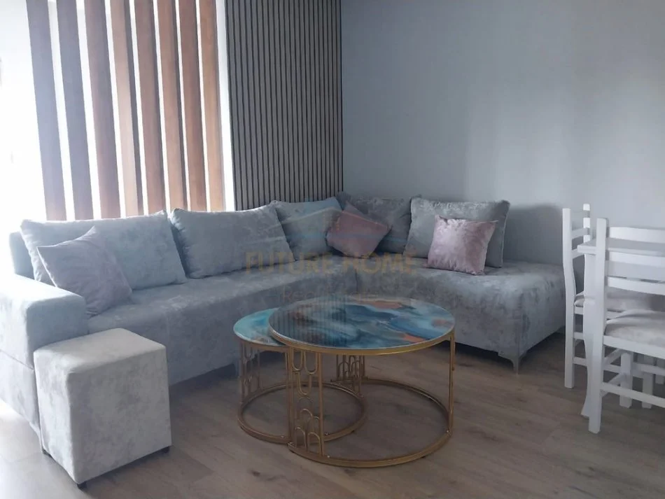 Tirane, jepet me qera garsonier 1+1 Kati 7, 45 m² 350 € (Unaza e Re prane Viles L)