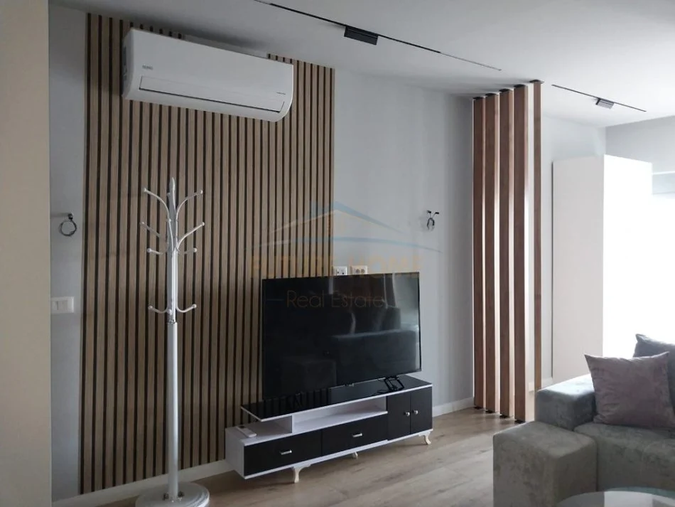 Tirane, jepet me qera garsonier 1+1 Kati 7, 45 m² 350 € (Unaza e Re prane Viles L)