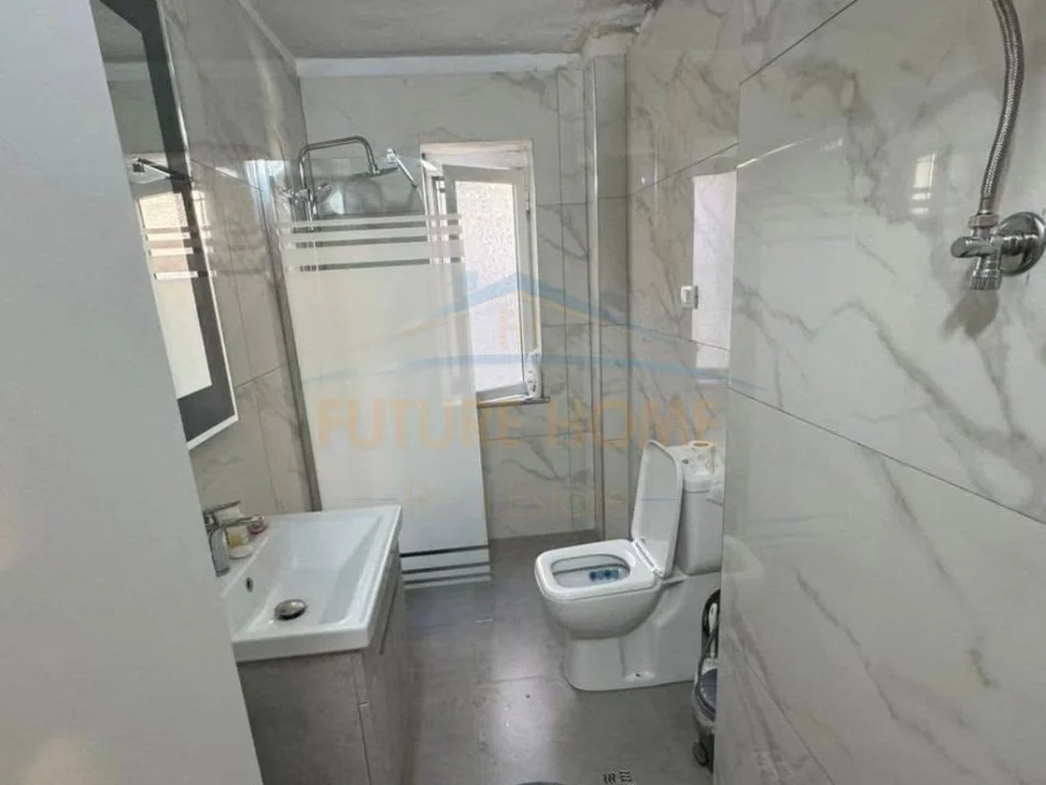 Tirane, jepet me qera apartament 3+1 Kati 5, 80 m² 750 € 