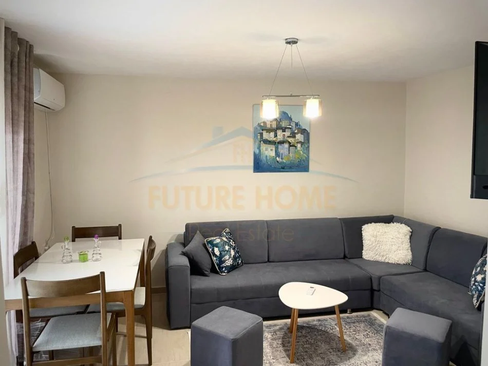 Tirane, jepet me qera apartament 3+1+Ballkon Kati 5, 750 € 