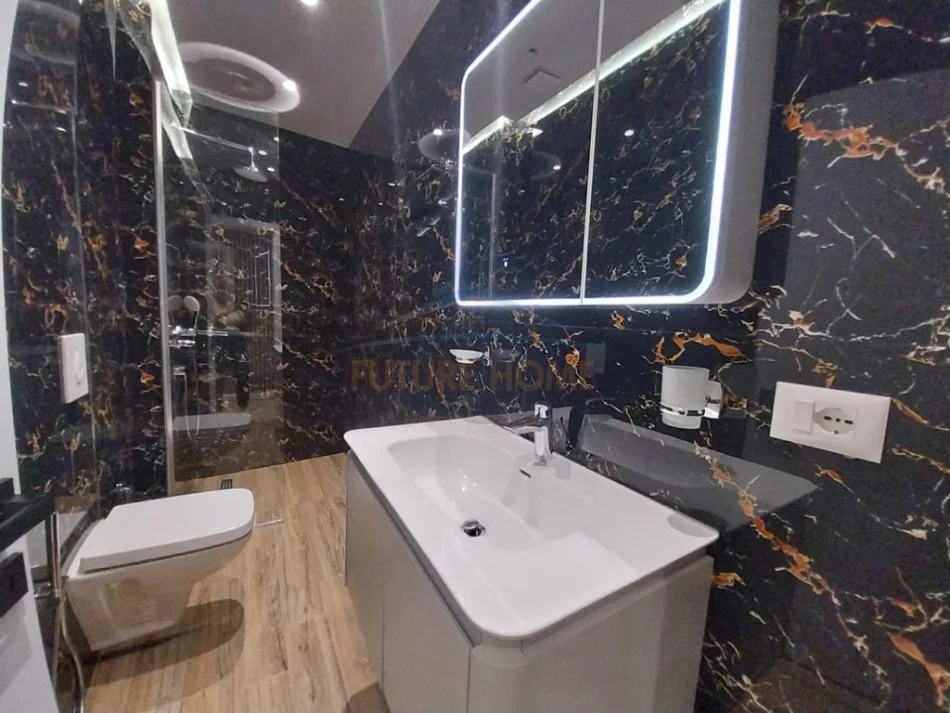 Tirane, jepet me qera apartament 1+1+Ballkon Kati 7, 60 m² 500 € (Unaza e Re)